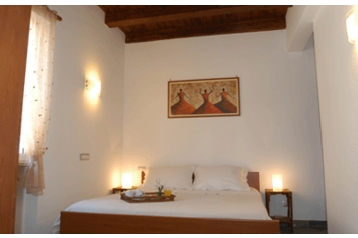 Italia Privát Roma, Esterno